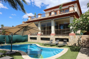 Precioso Chalet - Piscina- Garaje privado- Jardín